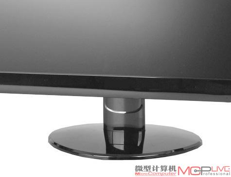 图7：采用了高光漆的显示器边框和底座