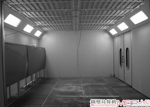 图8：钢琴烤漆房内部